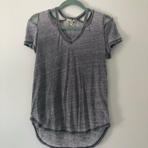 3/20 SALE 🌸 Cutout Cold Shoulder Top